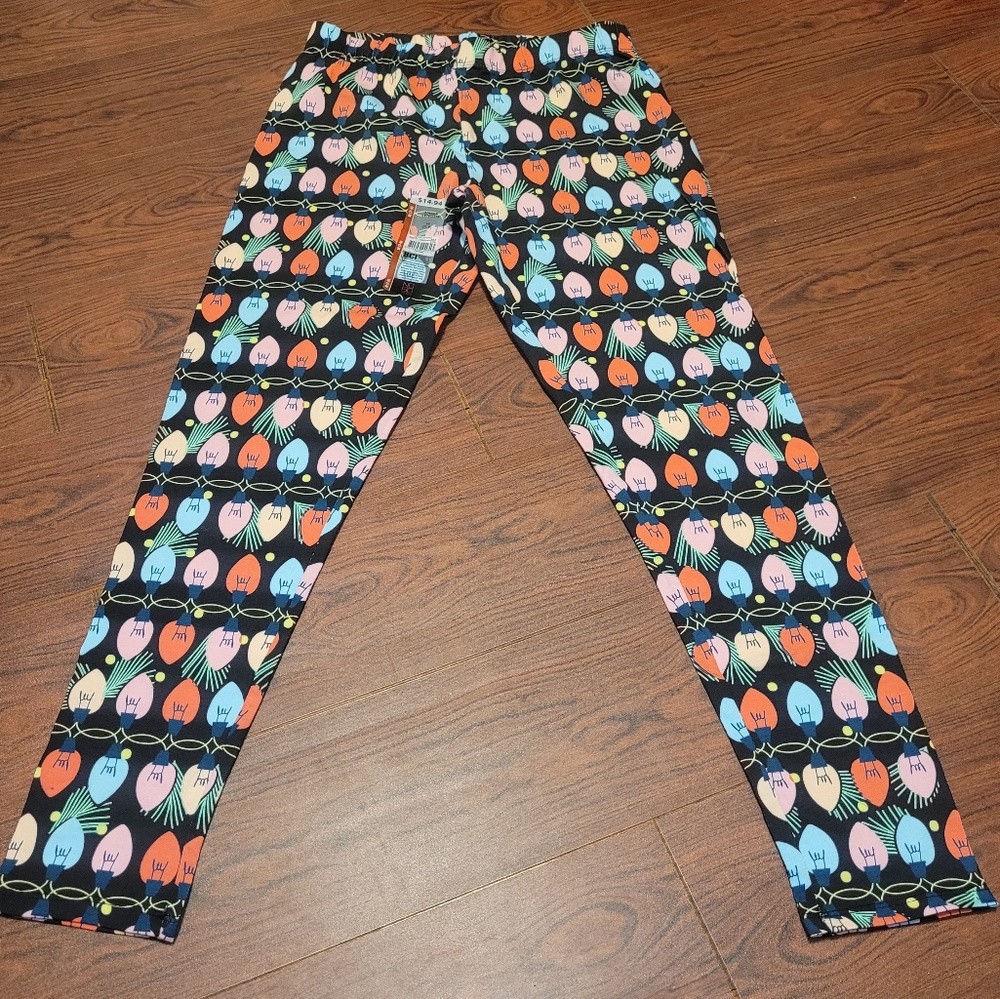 NWT Christmas light leggings size medium (7-9)